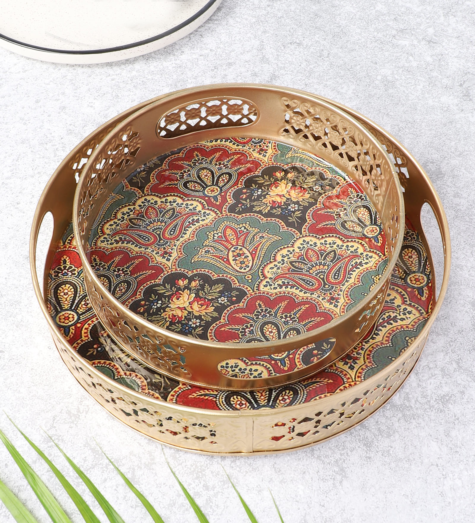 Traditional Design Metal Round Serving Trays Set (8 Inches & 10 Inches)